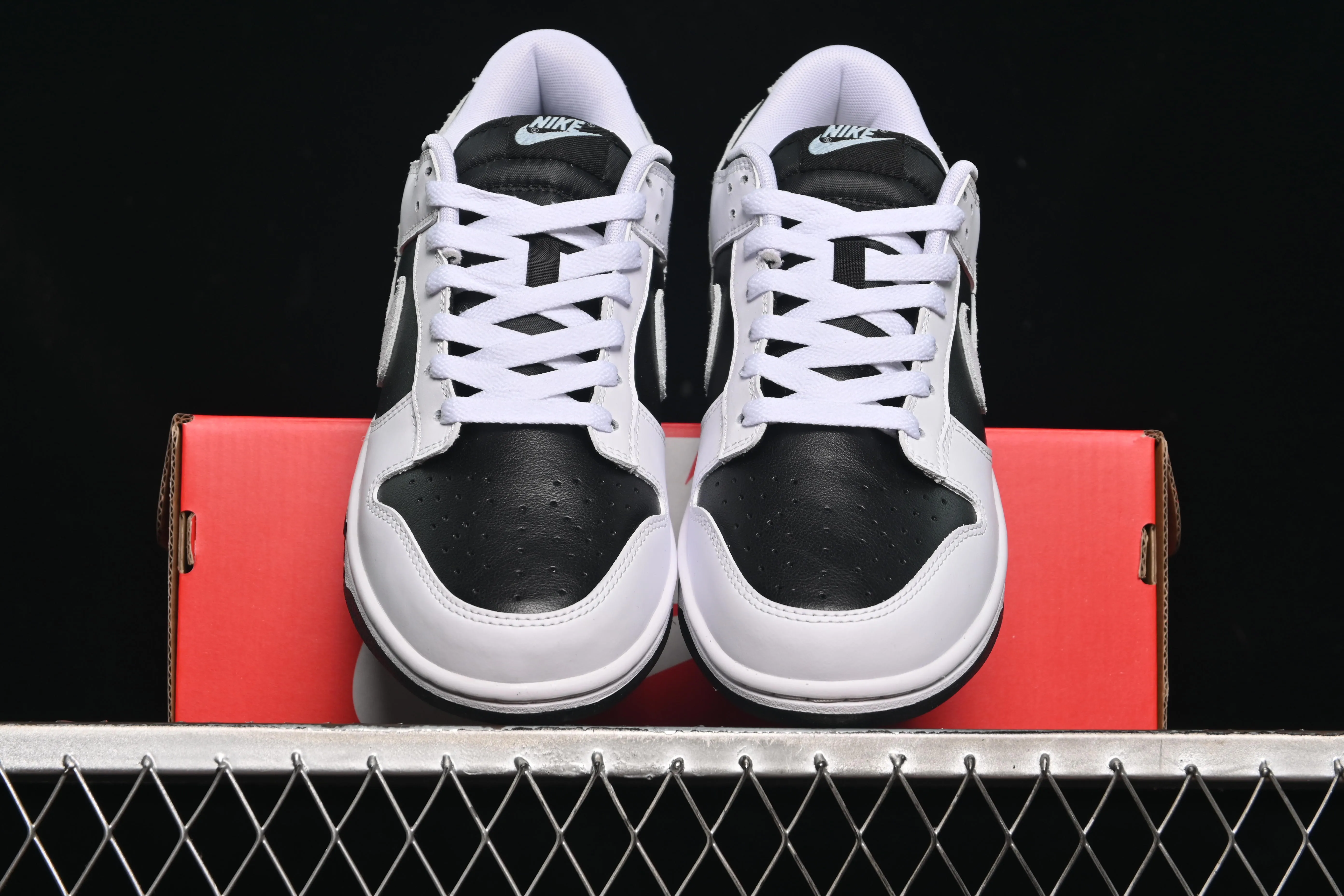 All Categories Nk SB Dunk Series Nk SB Dunk Low Low-top sneakers Nike SB Dunk Low White, black and gray color Low-top casual sneakers IB4620-141